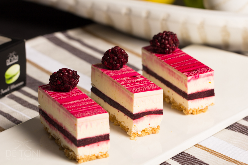 BLACKCURRANT(CASSIS) CHEESECAKE 12x3, Box of 6